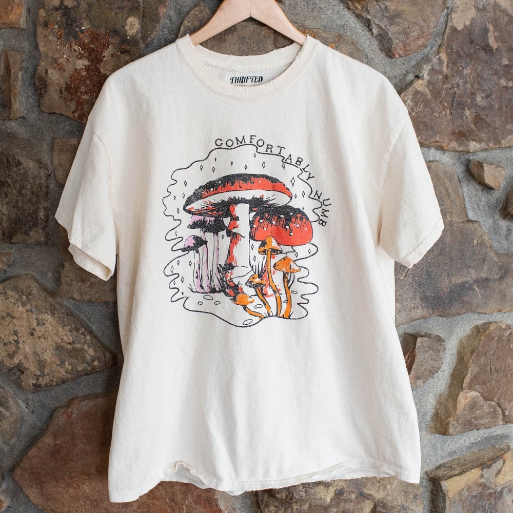 LivyLu Comfortably Numb Off White Distressed T-Shirt Sz.XL *NWT*